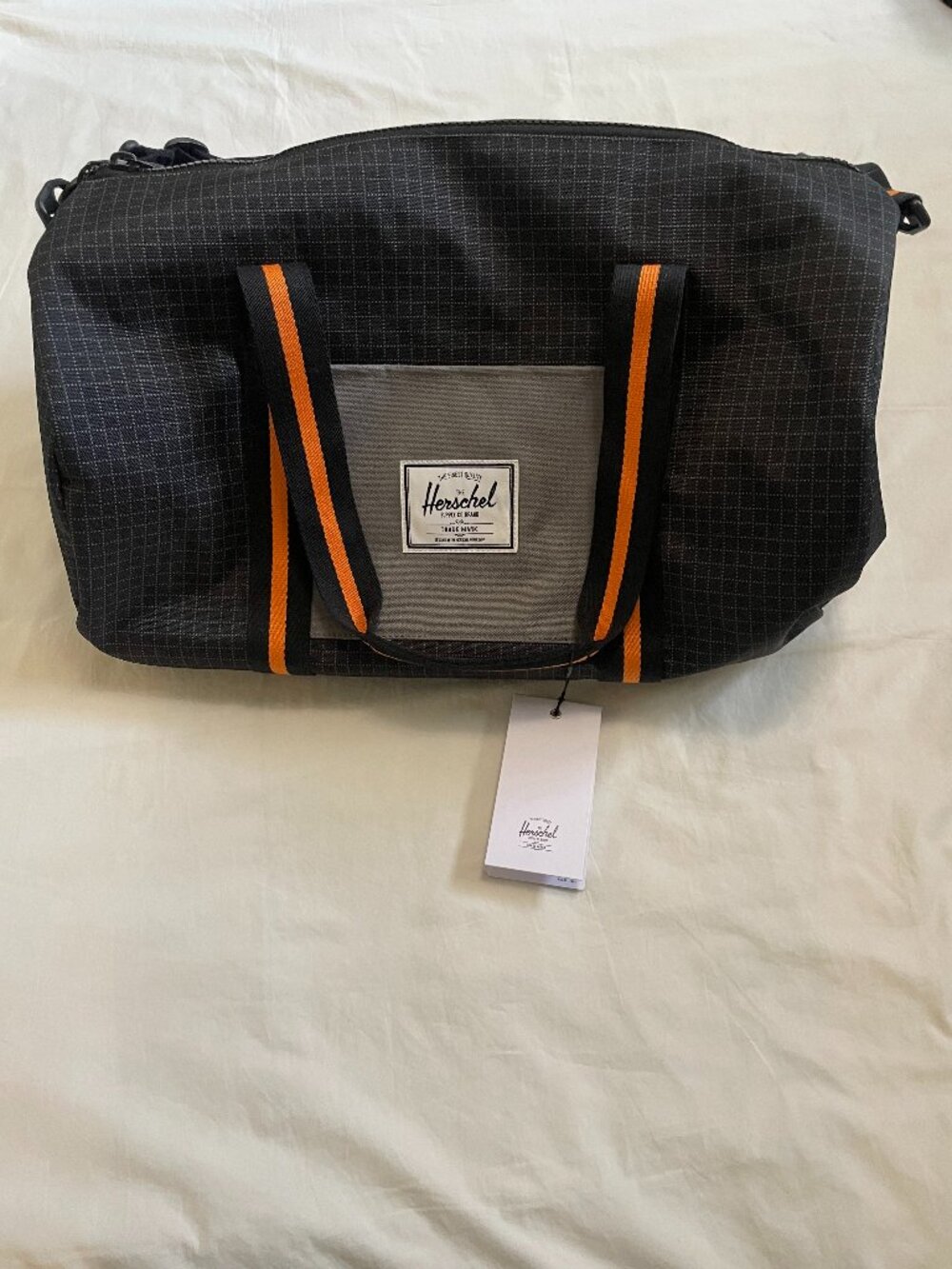NWT Herschel mid-size duffel bag / gym bag